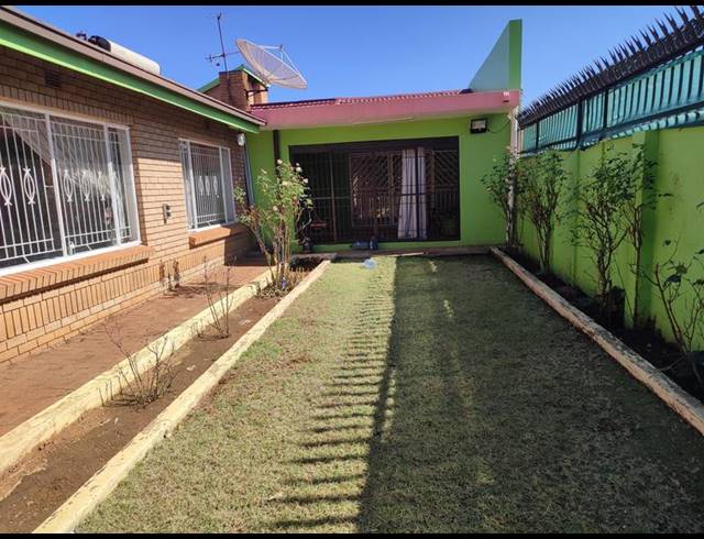 3 BEDROOM HOUSE FOR SALE IN LENASIA EXT 9